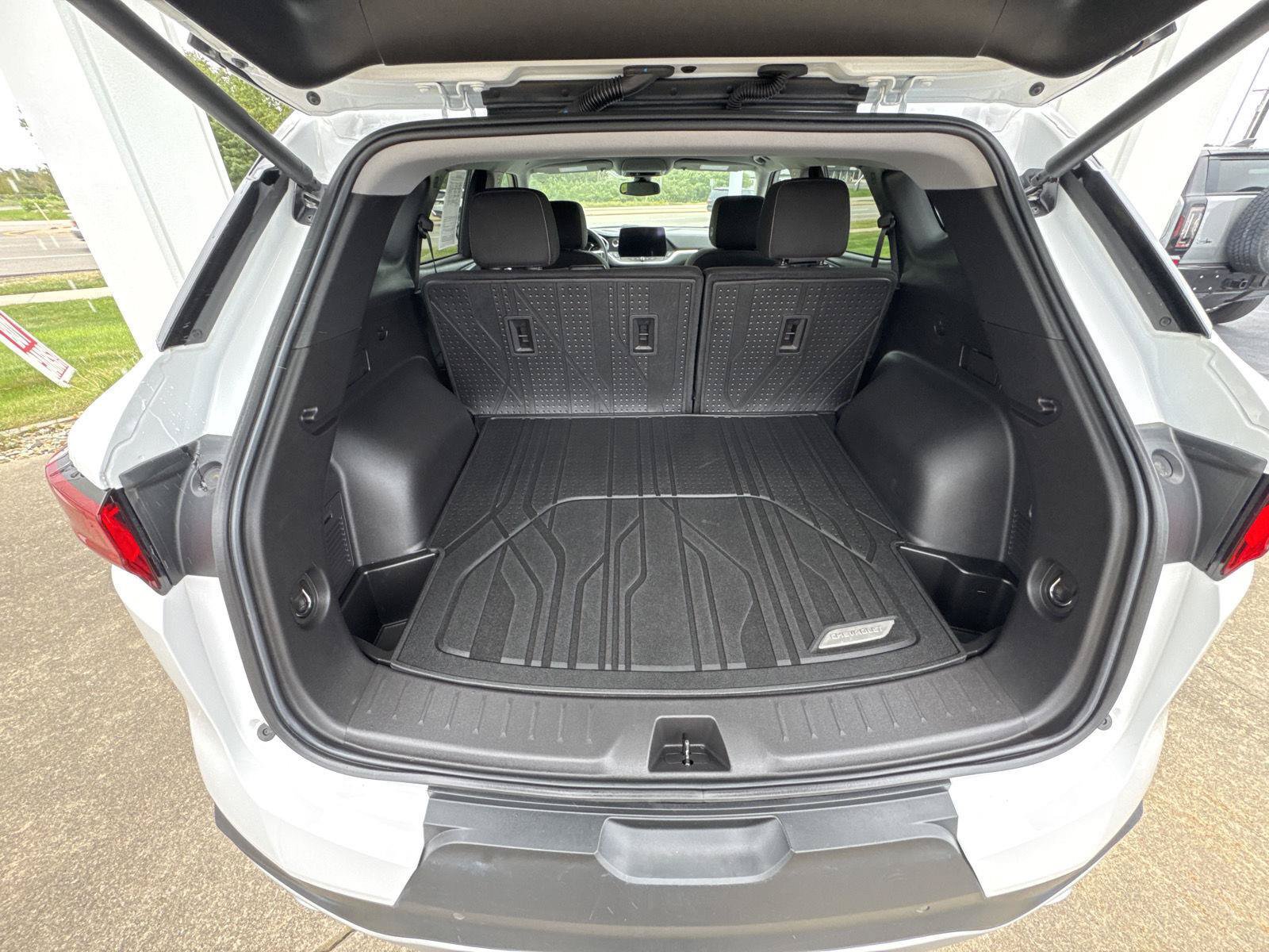 Used 2025 Chevrolet Blazer LT w/ Convenience Package FWD image 11
