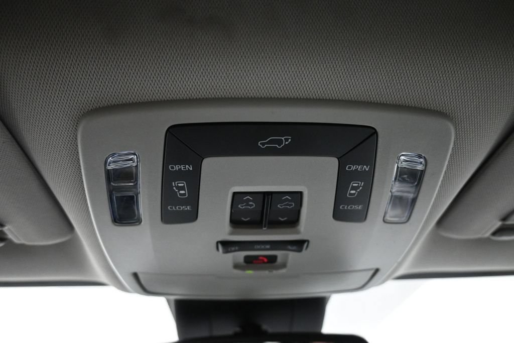Certified 2025 Toyota Sienna XLE w/ XLE Plus Package AWD/4WD image 17
