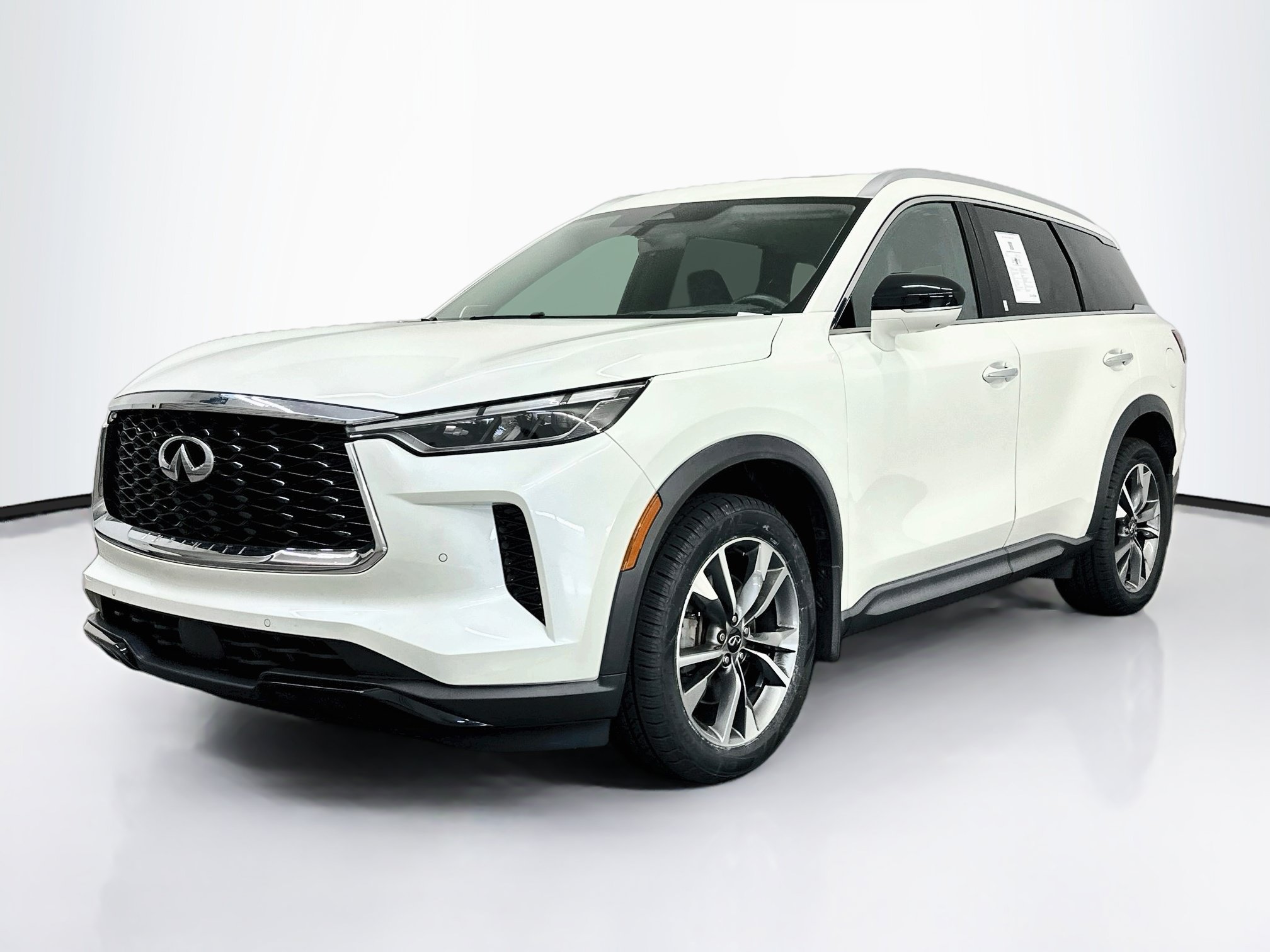 Used 2023 INFINITI QX60 Luxe w/ Vision Package AWD/4WD image 3