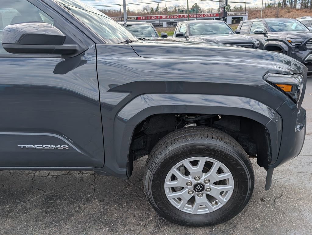 Certified 2024 Toyota Tacoma SR5 AWD/4WD image 10
