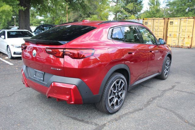 Used 2025 BMW X2 xDrive28i w/ Premium Package image 11