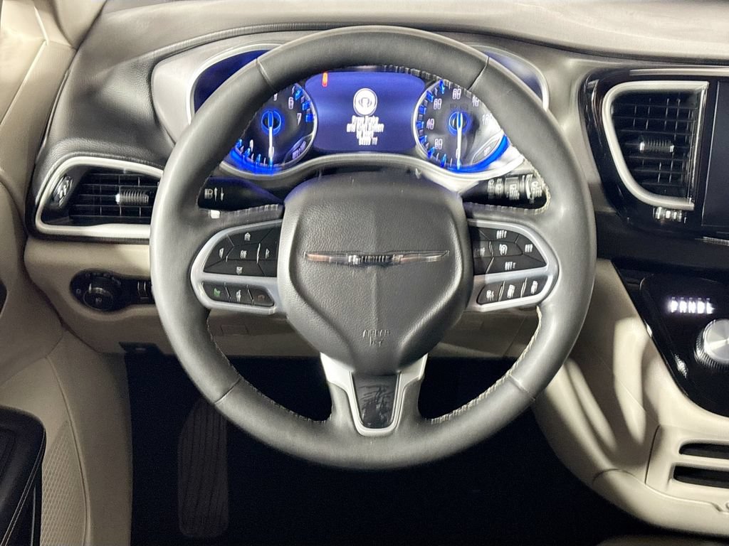 Used 2024 Chrysler Pacifica Touring-L FWD image 13
