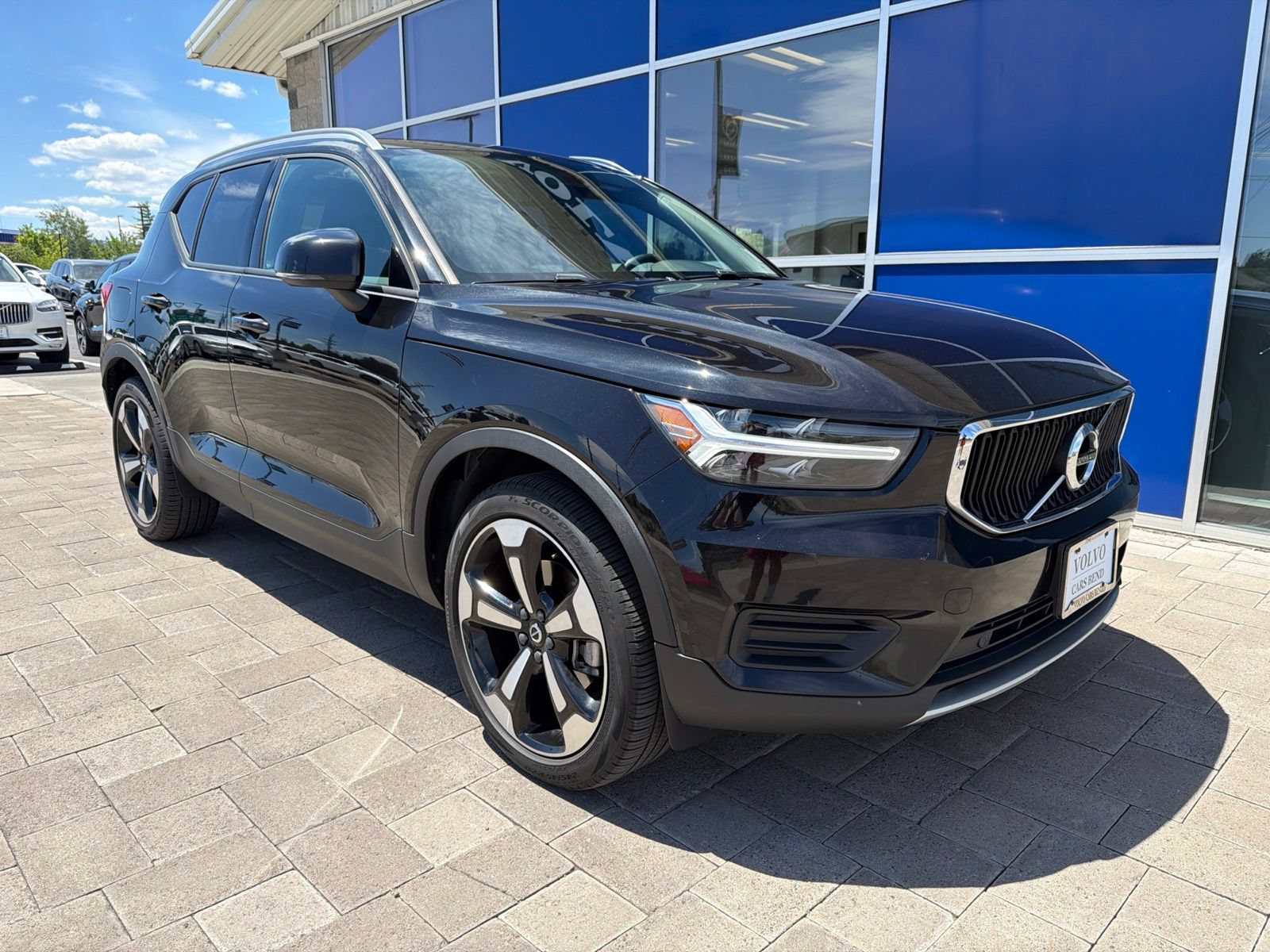 Used 2020 Volvo XC40 T5 Momentum w/ Protection Package Premier AWD/4WD image 2
