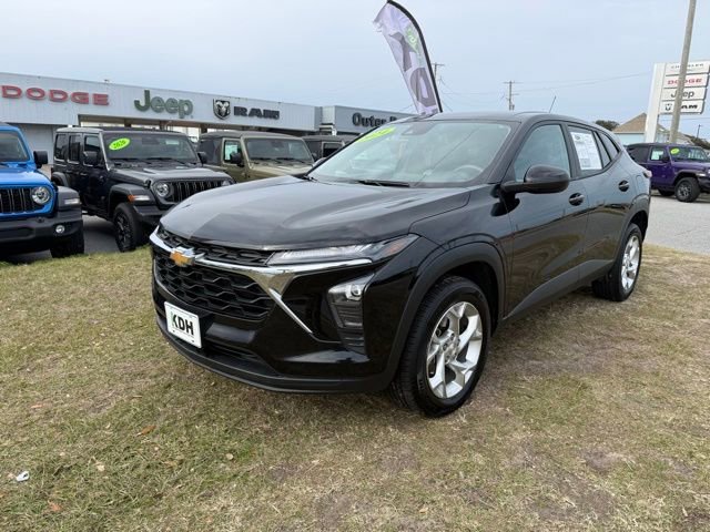 Used 2024 Chevrolet Trax LS w/ LS Convenience Package image 3