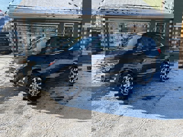 Used 2020 Chevrolet Equinox LT w/ Driver Convenience Package image 2