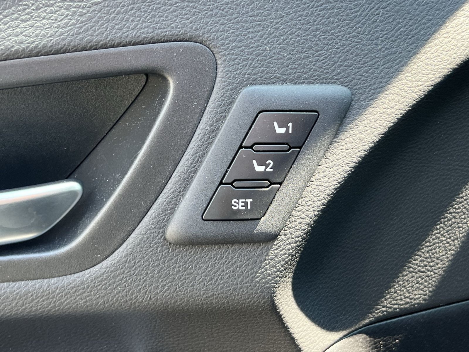Used 2025 Toyota Sienna Platinum AWD/4WD image 29