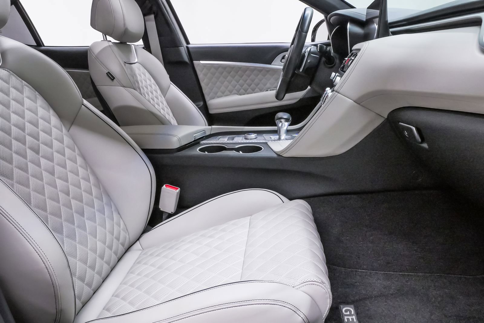 Certified 2022 Genesis G70 3.3T RWD image 14