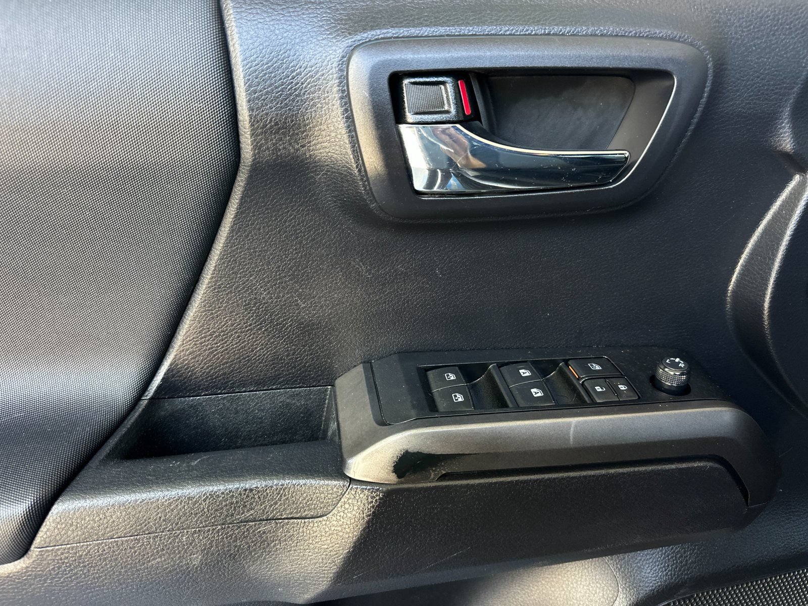 Used 2020 Toyota Tacoma TRD Off-Road w/ Technology Package AWD/4WD image 10