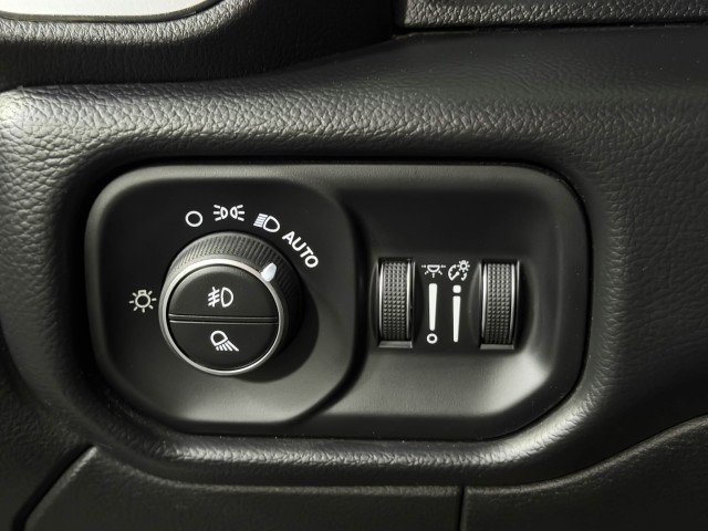 Used 2019 RAM 3500 Laramie image 31