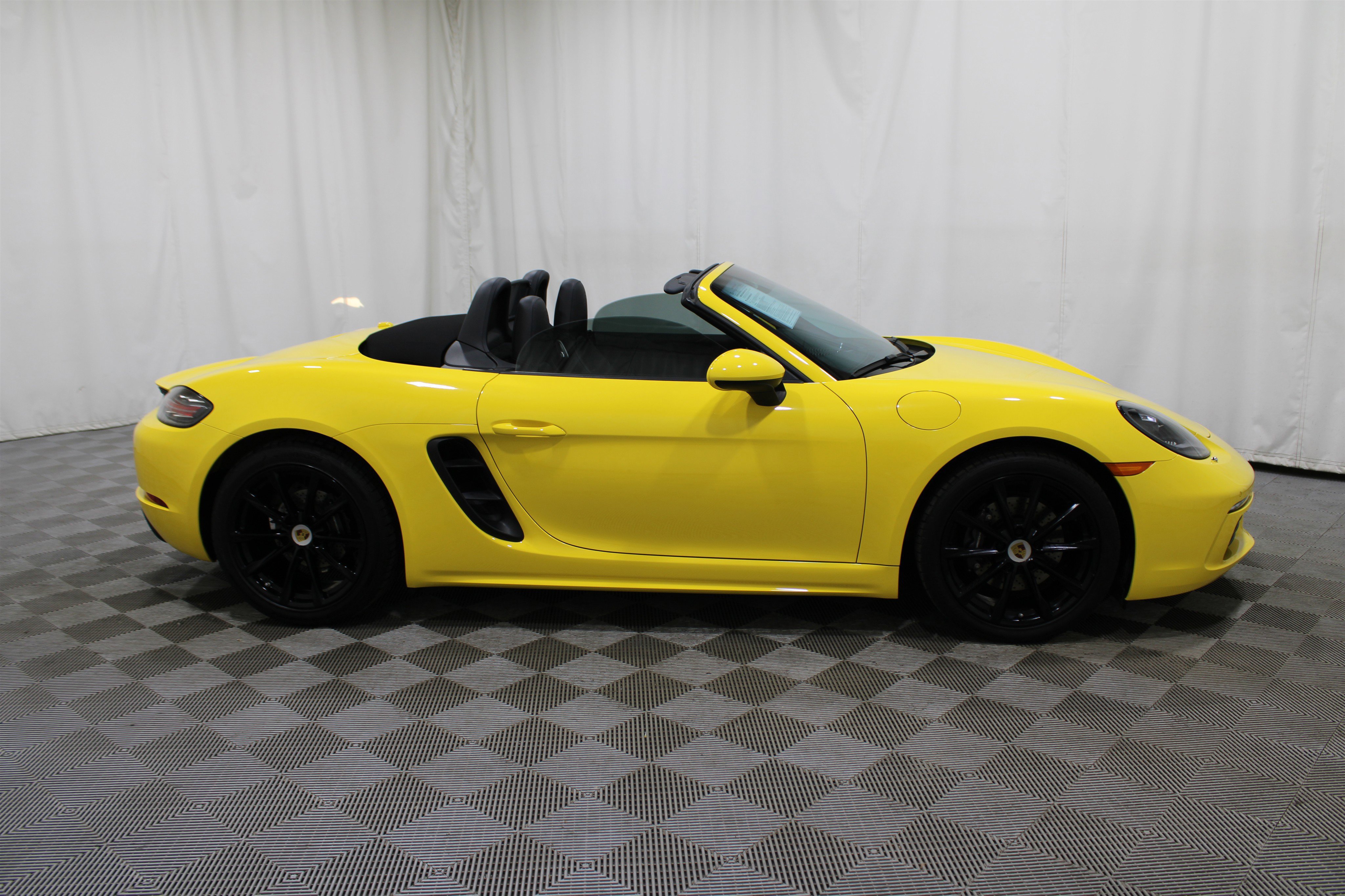 Used 2023 Porsche 718 Boxster w/ Sport Chrono Package image 39