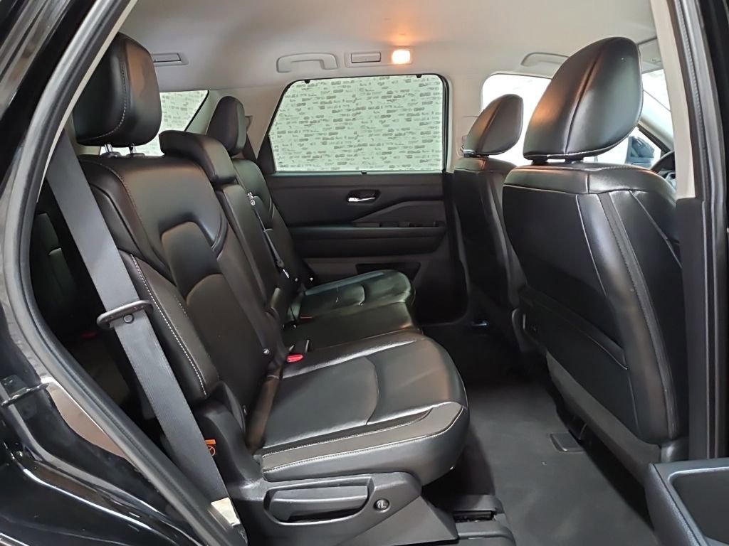 Used 2023 Nissan Pathfinder SL AWD/4WD image 10