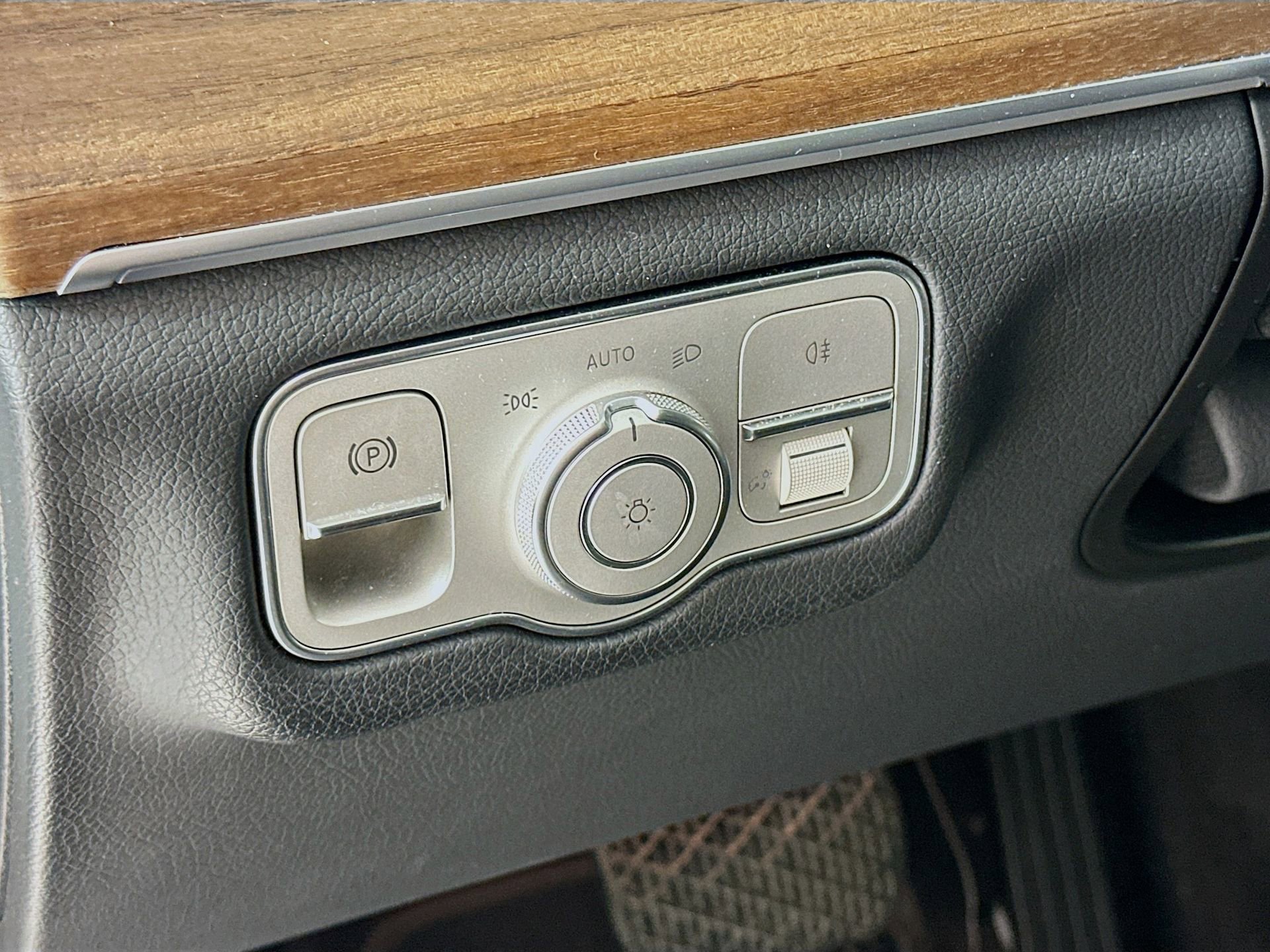 Certified 2025 Mercedes-Benz GLE 350 4MATIC image 11