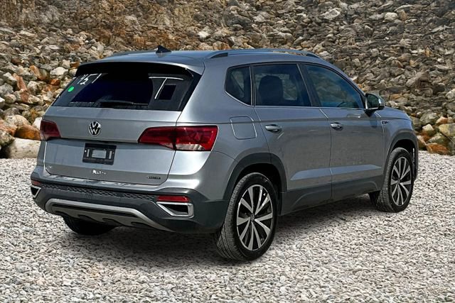 Used 2023 Volkswagen Taos SE image 2