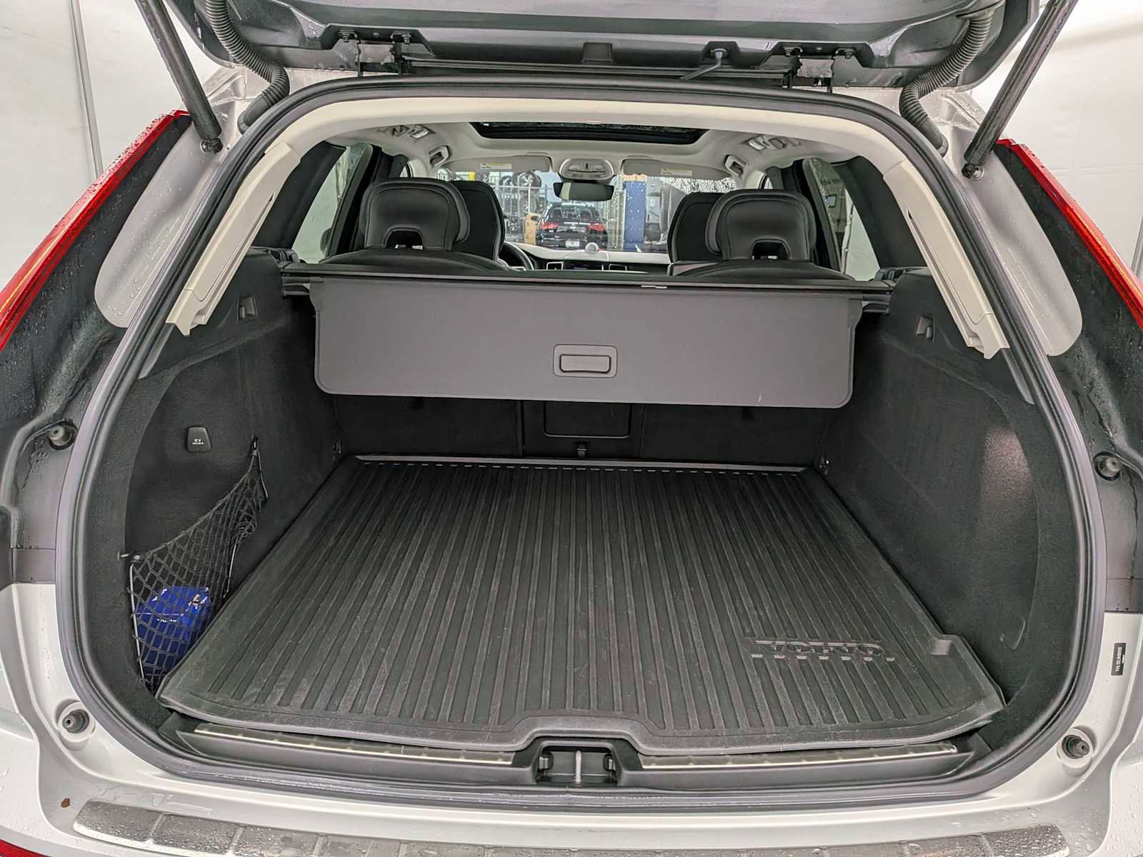 Used 2022 Volvo XC60 B5 Inscription w/ Advanced Package image 35