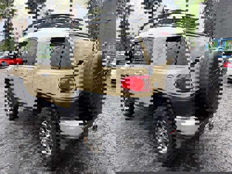 Used 2011 Toyota FJ Cruiser 4WD w/ Upgrade Pkg image 7