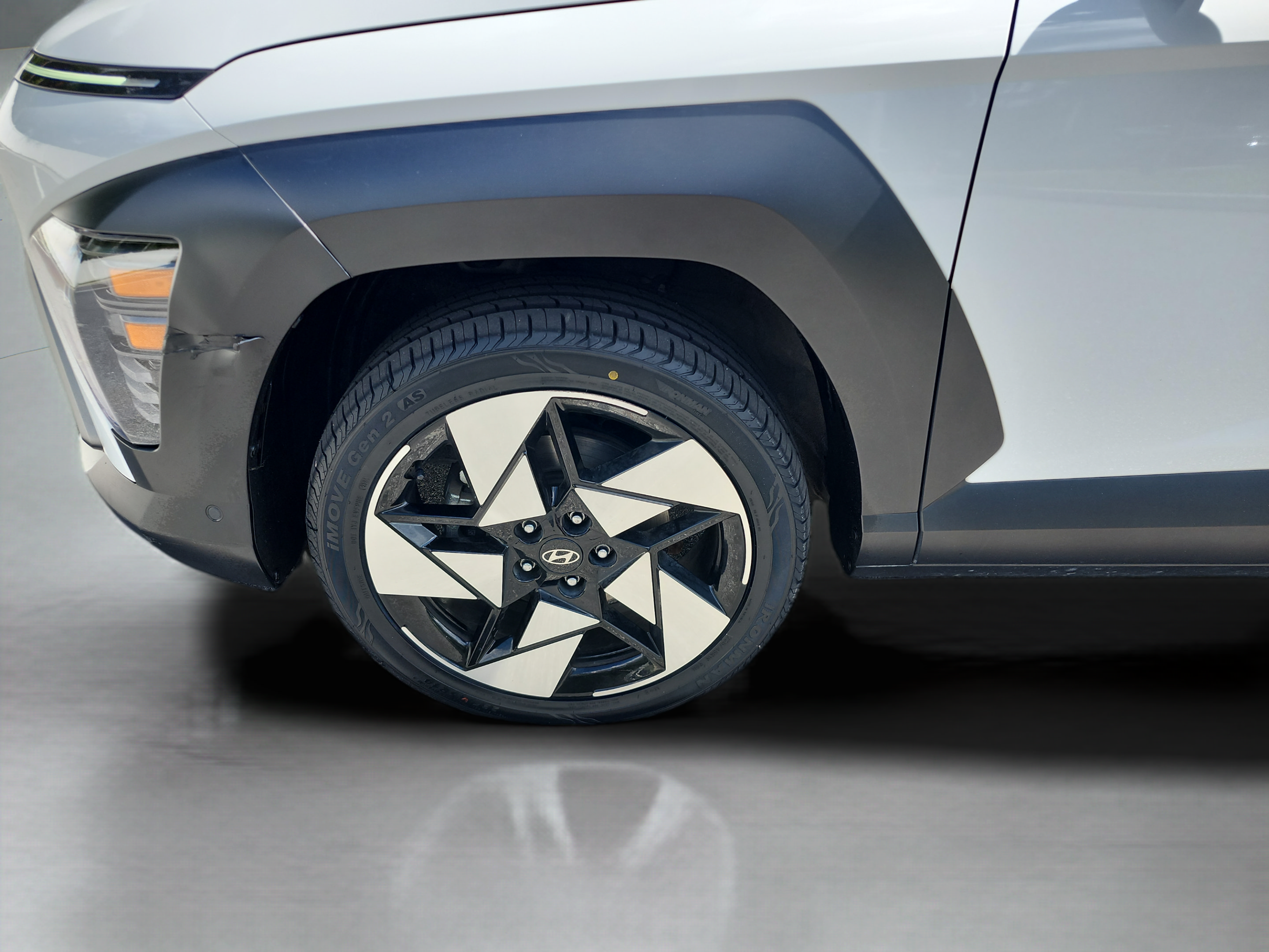 Certified 2025 Hyundai Kona Limited AWD/4WD image 28