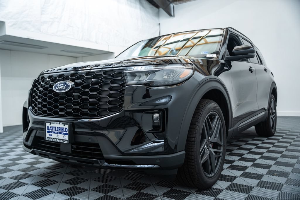 New 2026 Ford Explorer ST-Line w/ ST-Line Street Pack AWD/4WD image 3