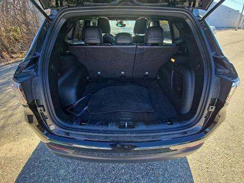 Used 2024 Jeep Compass Latitude w/ Sun and Sound Group image 16
