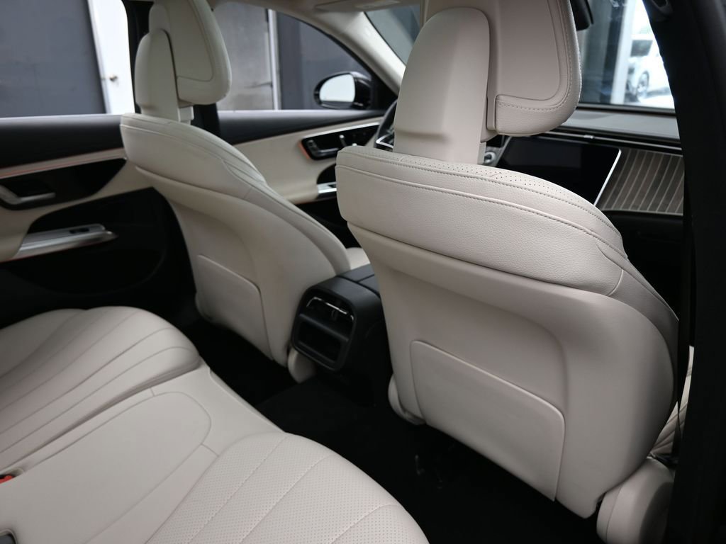 Used 2025 Mercedes-Benz E 350 4MATIC Sedan image 45