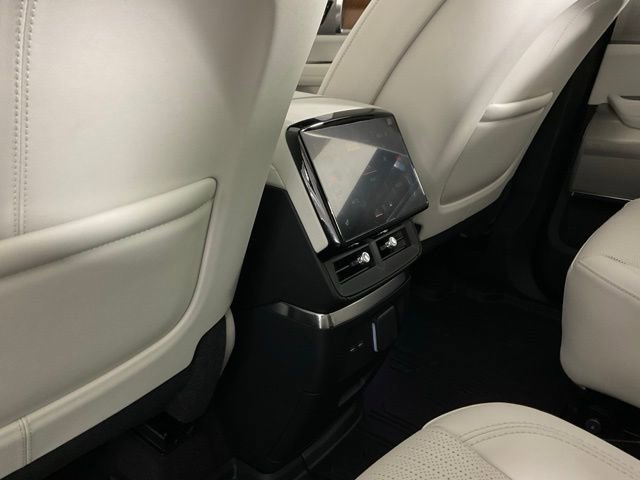 New 2026 Cadillac Vistiq Sport w/ LPO, Floor Liner Package image 15