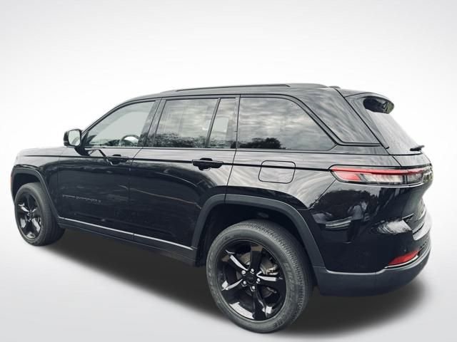 Used 2022 Jeep Grand Cherokee Altitude image 6