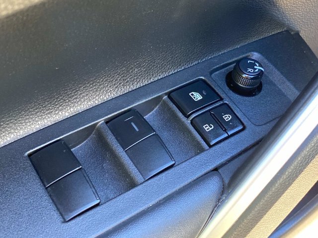 Used 2022 Toyota Corolla Cross LE FWD image 13
