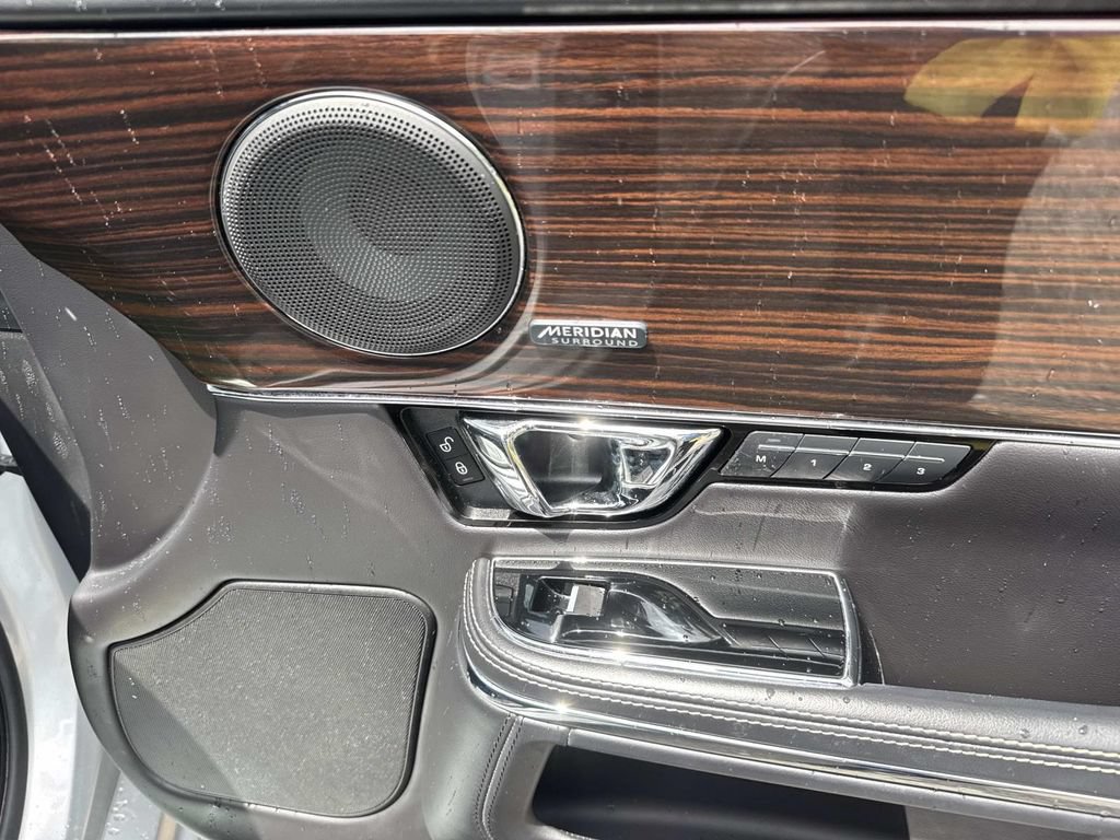 Used 2015 Jaguar XJ L Portfolio RWD image 15