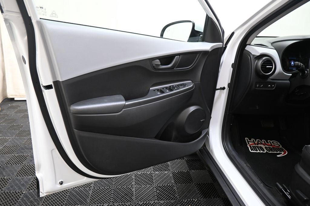 Used 2020 Hyundai Kona SEL Plus AWD/4WD image 25