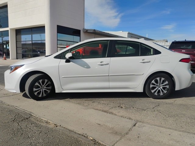 Used 2022 Toyota Corolla LE image 2