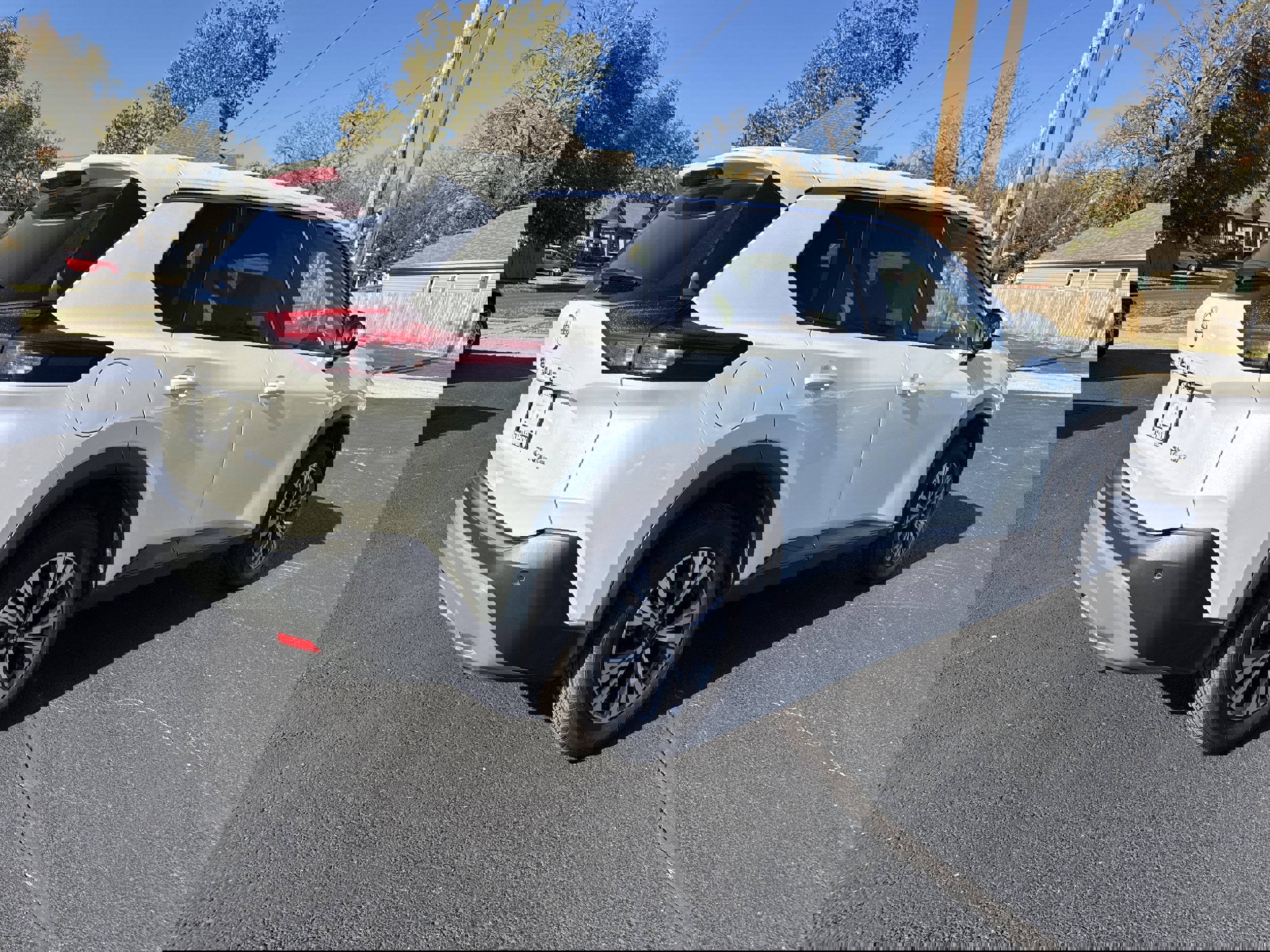 Used 2023 Nissan Rogue SV image 4