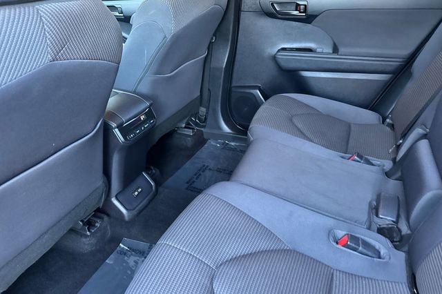 Used 2023 Toyota Highlander LE image 14