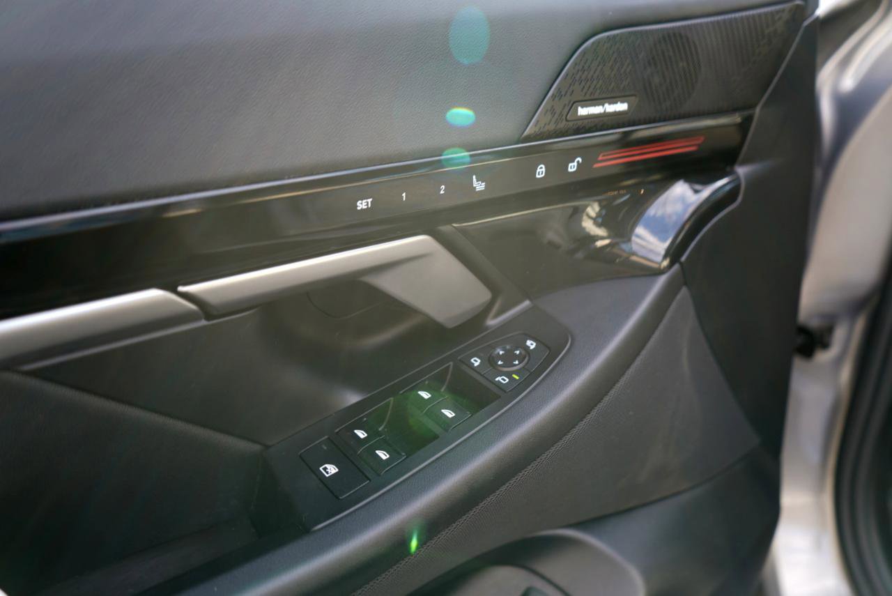 Used 2024 BMW 530i xDrive 530i xDrive Sedan w/ Convenience Package image 17