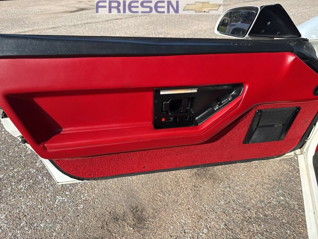 Used 1989 Chevrolet Corvette Convertible RWD image 10