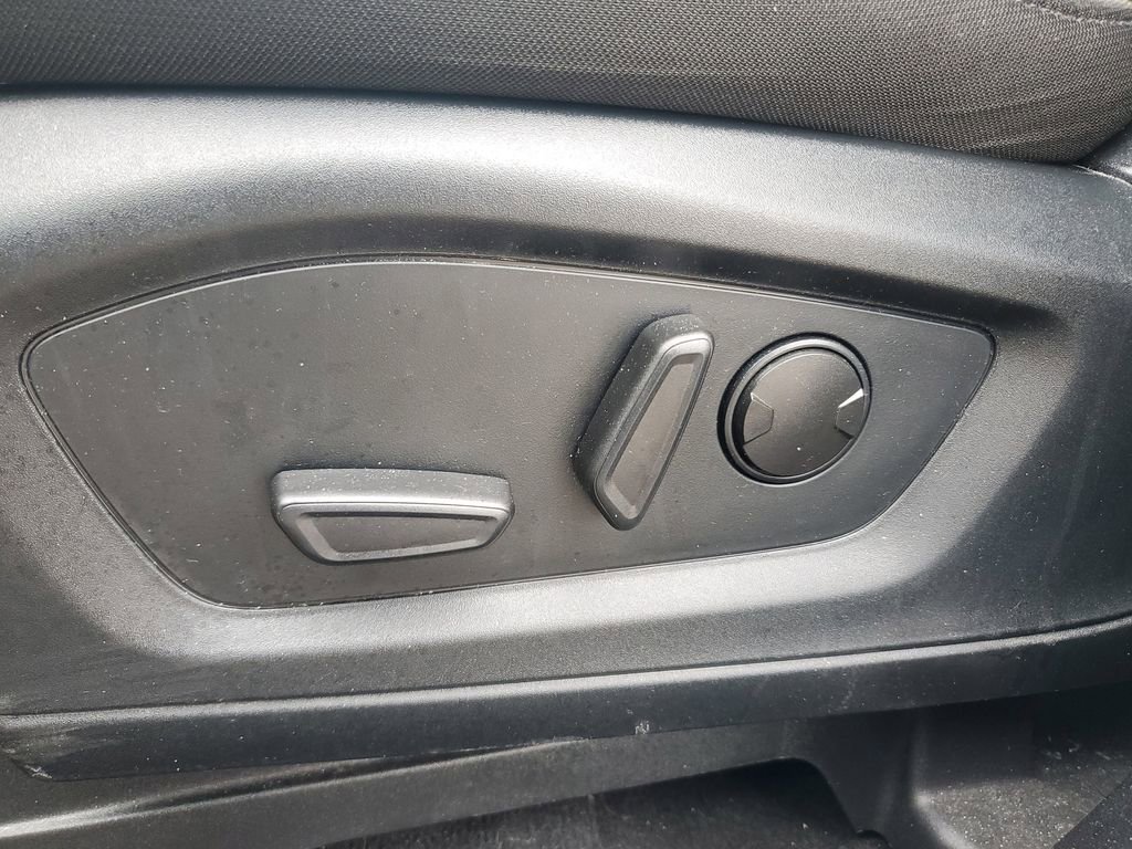 Used 2022 Ford Explorer XLT image 13