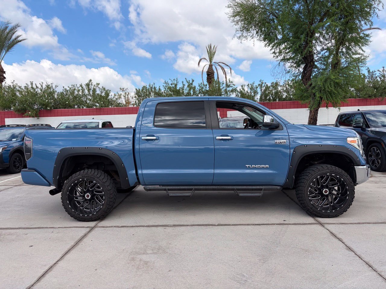 Used 2021 Toyota Tundra Limited w/ Limited Premium Package AWD/4WD image 3