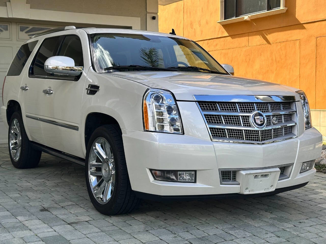 Used 2011 Cadillac Escalade Platinum image 33