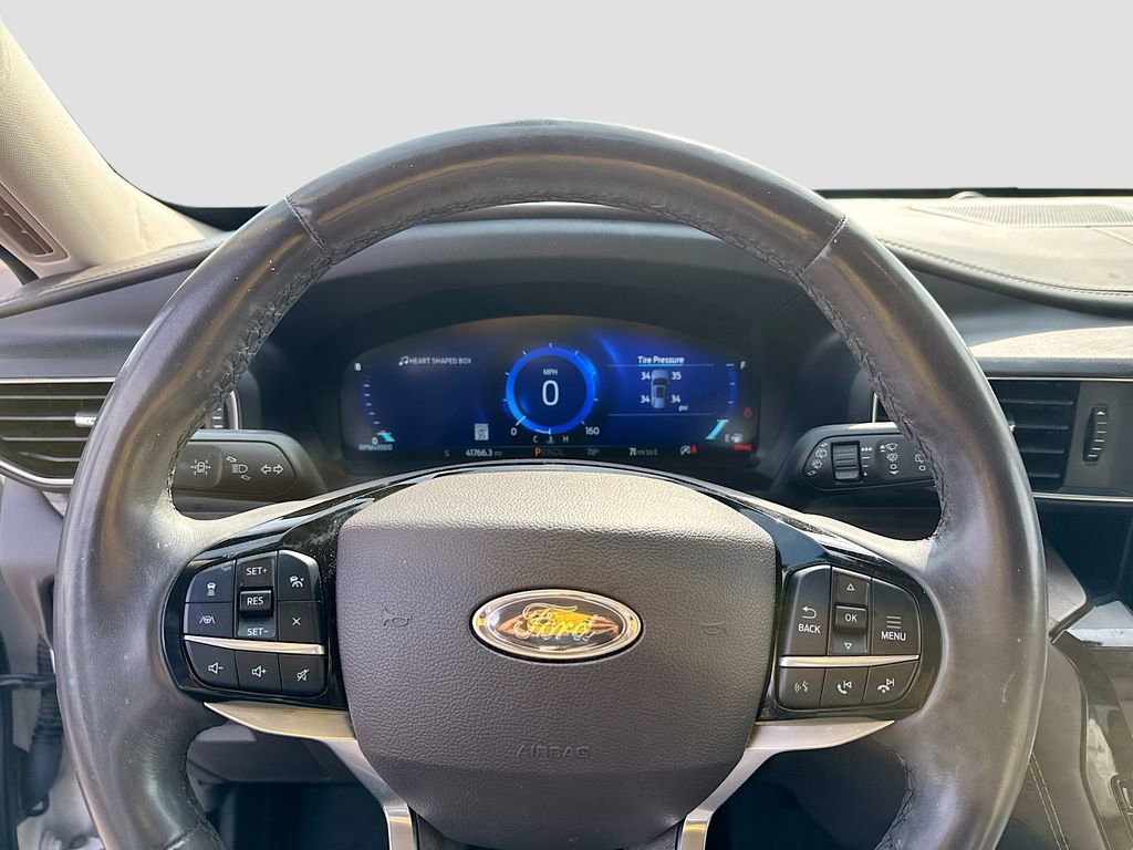 Used 2023 Ford Explorer Platinum w/ Technology Package image 13
