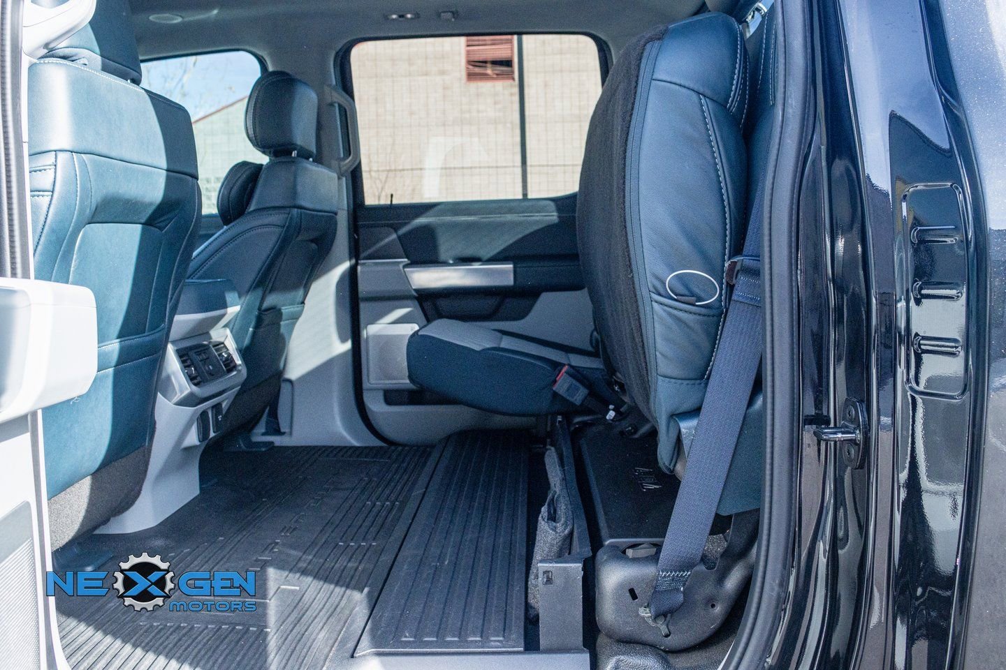 Used 2023 Ford F350 Limited w/ FX4 Off-Road Package image 25