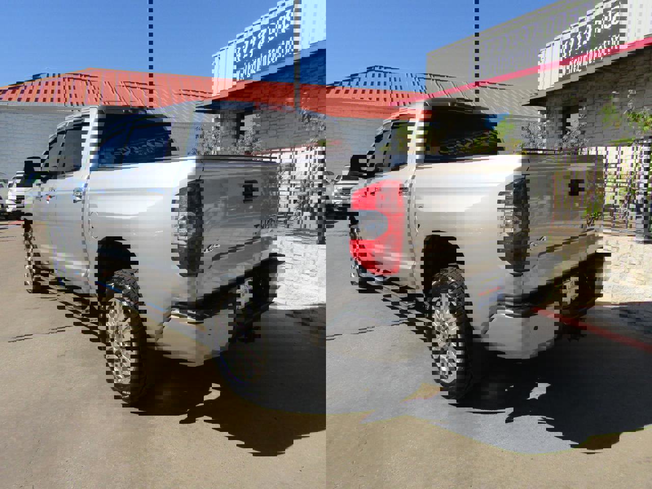 Used 2014 Toyota Tundra Platinum image 3