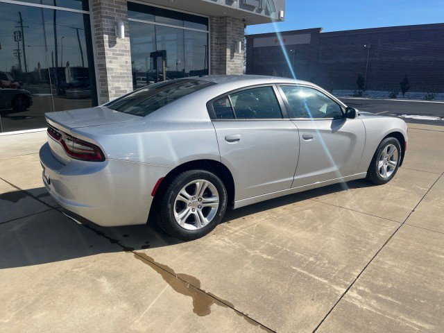 Used 2022 Dodge Charger SXT RWD image 3