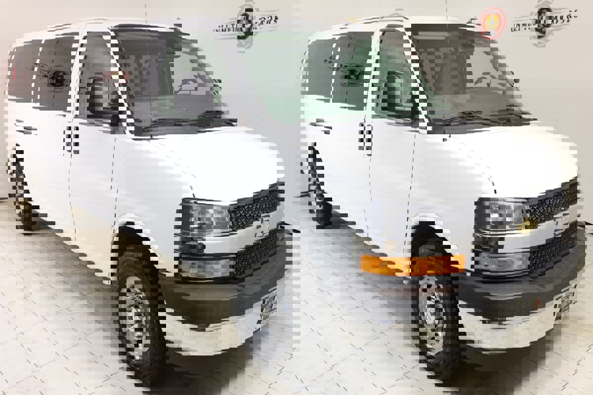 Used 2019 Chevrolet Express 3500 LT w/ LT Preferred Equipment Group RWD image 35