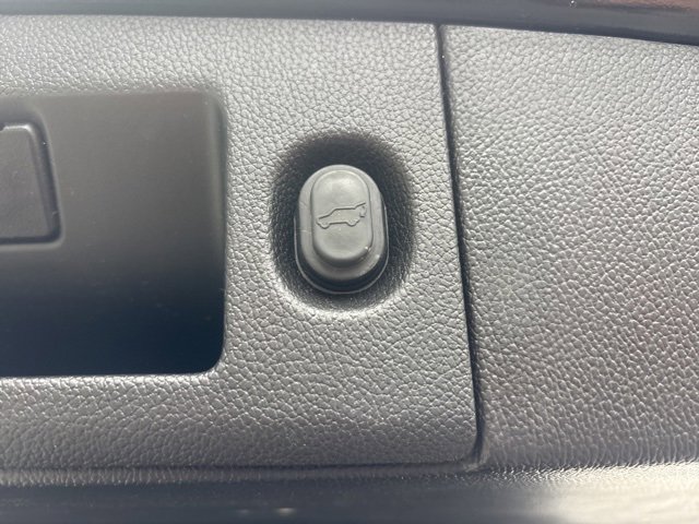 Used 2019 Chevrolet Tahoe LT image 9