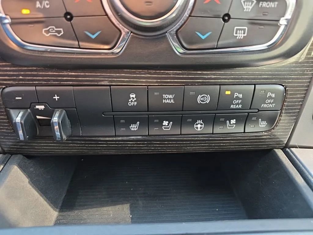 Used 2018 RAM 2500 Limited AWD/4WD image 29