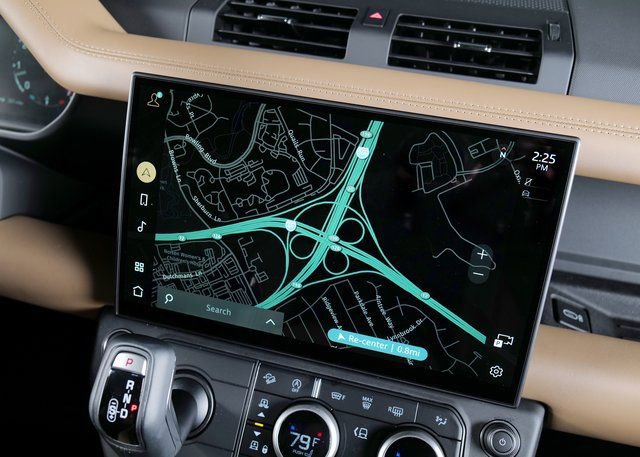 New 2026 Land Rover Defender 130 X-Dynamic SE image 18