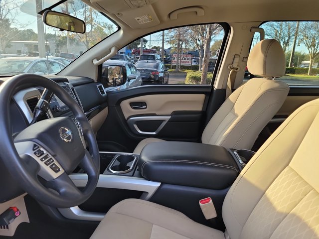 Used 2017 Nissan Titan SV image 17