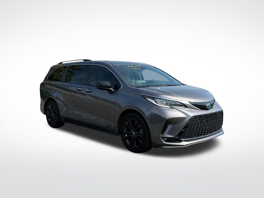 Certified 2022 Toyota Sienna XSE image 7