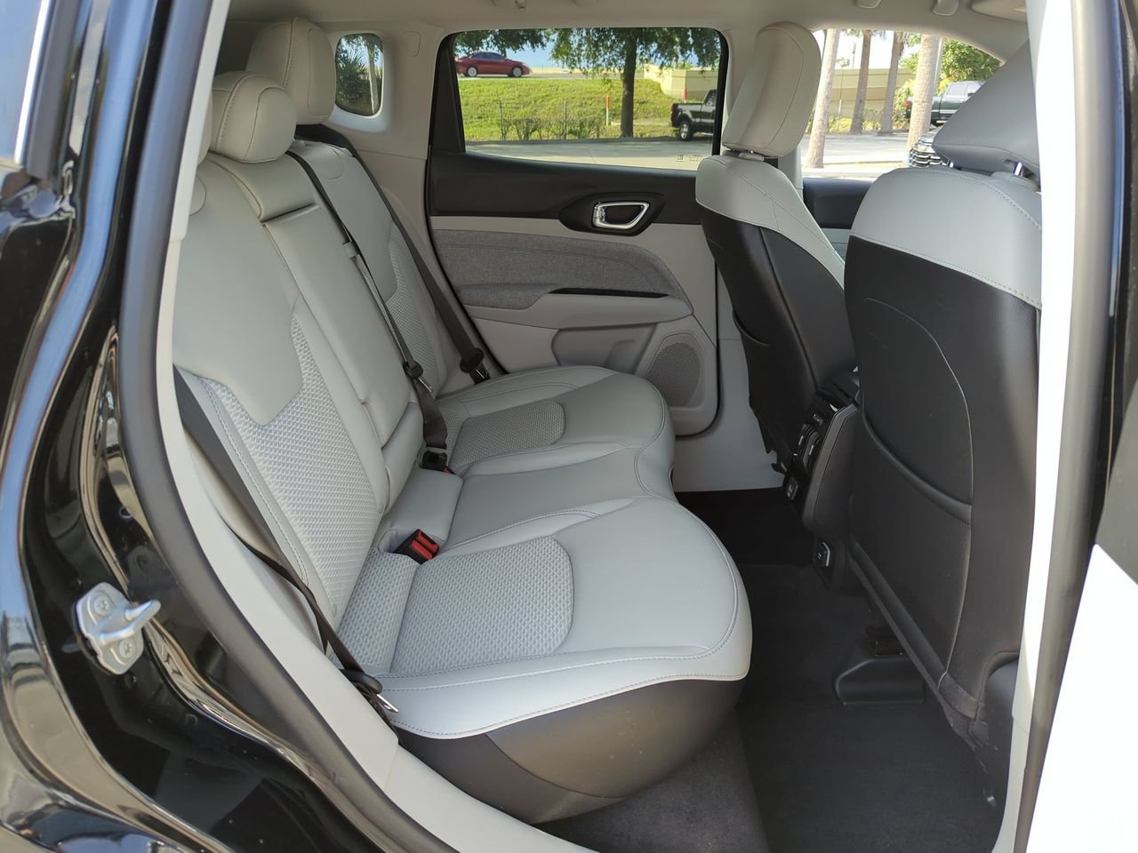 Used 2022 Jeep Compass Latitude FWD image 23