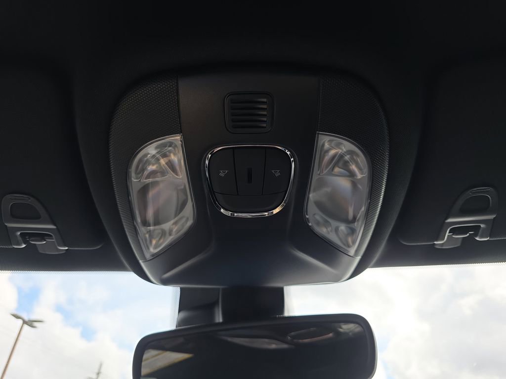 Used 2026 Jeep Compass Latitude image 29