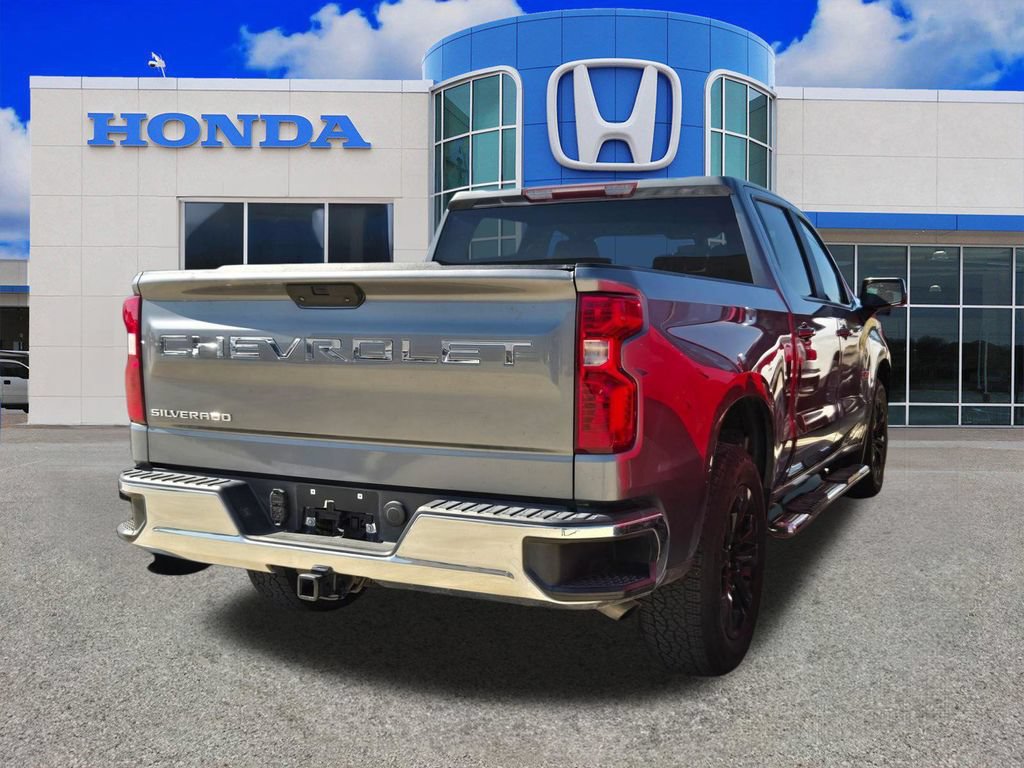 Used 2021 Chevrolet Silverado 1500 LT RWD image 2