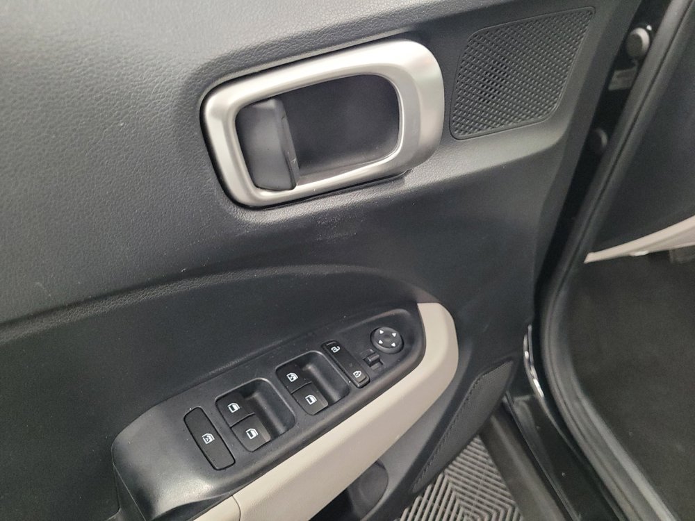 Used 2023 Hyundai Venue SEL FWD image 27